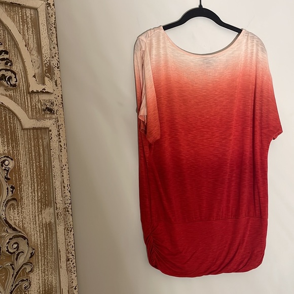 MOSSIMO SHORT SLEEVE BANDED BOTTOM OMBRÉ TOP - Picture 2 of 5